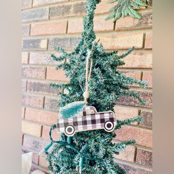 *Black & White Buffalo Check Truck Ornament - Picture 6 of 13